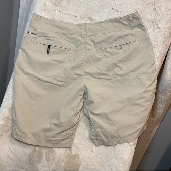 Columbia Beige shorts - Picture 3 of 3